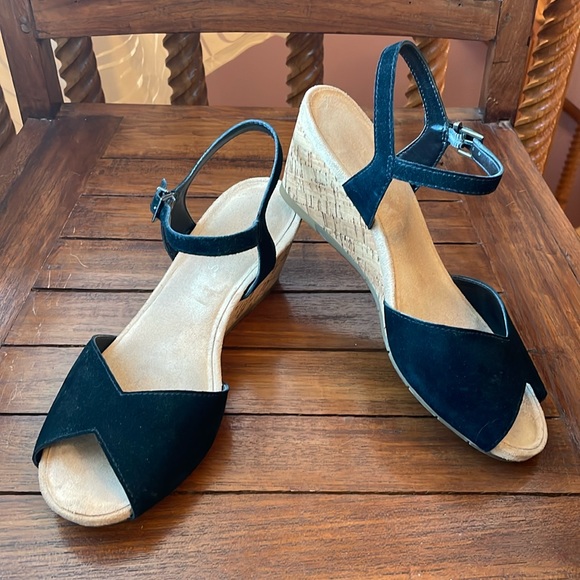 Aerosoles Ankle Strap Wedge - Picture 1 of 4